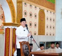 Kapolda Riau Melaksanakan Solat Subuh Safari Ramadhan di Masjid Nurul Ikhlas