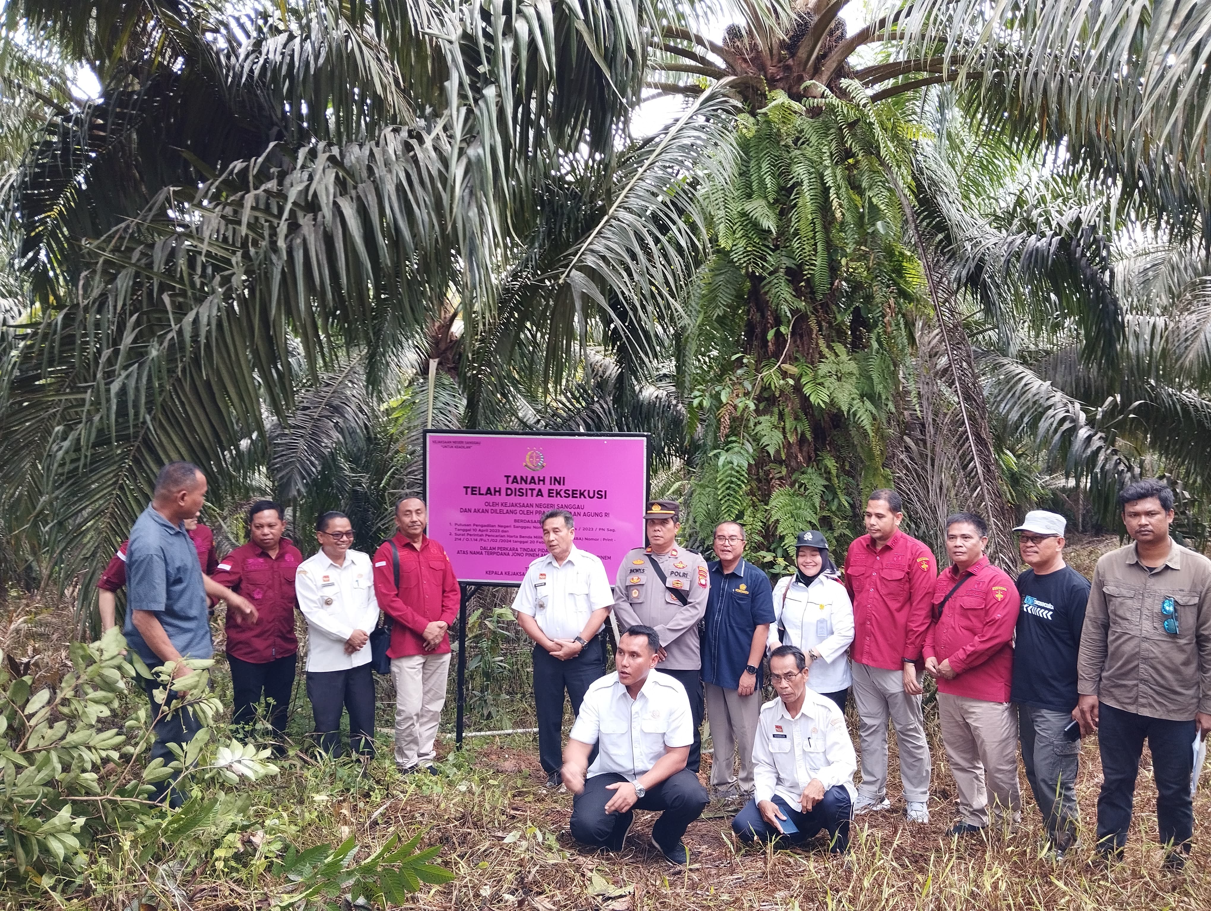 Kejaksaan Agung Sita Eksekusi Tanah Bangunan dan Kebun Sawit di Kalimantan Barat