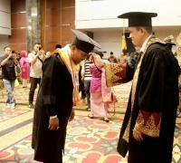 Wisuda Sarjana Ekonomi Unilak, Bupati Zukri Sampaikan Pentingnya Soft Skill Untuk Meraih Kesuksesan