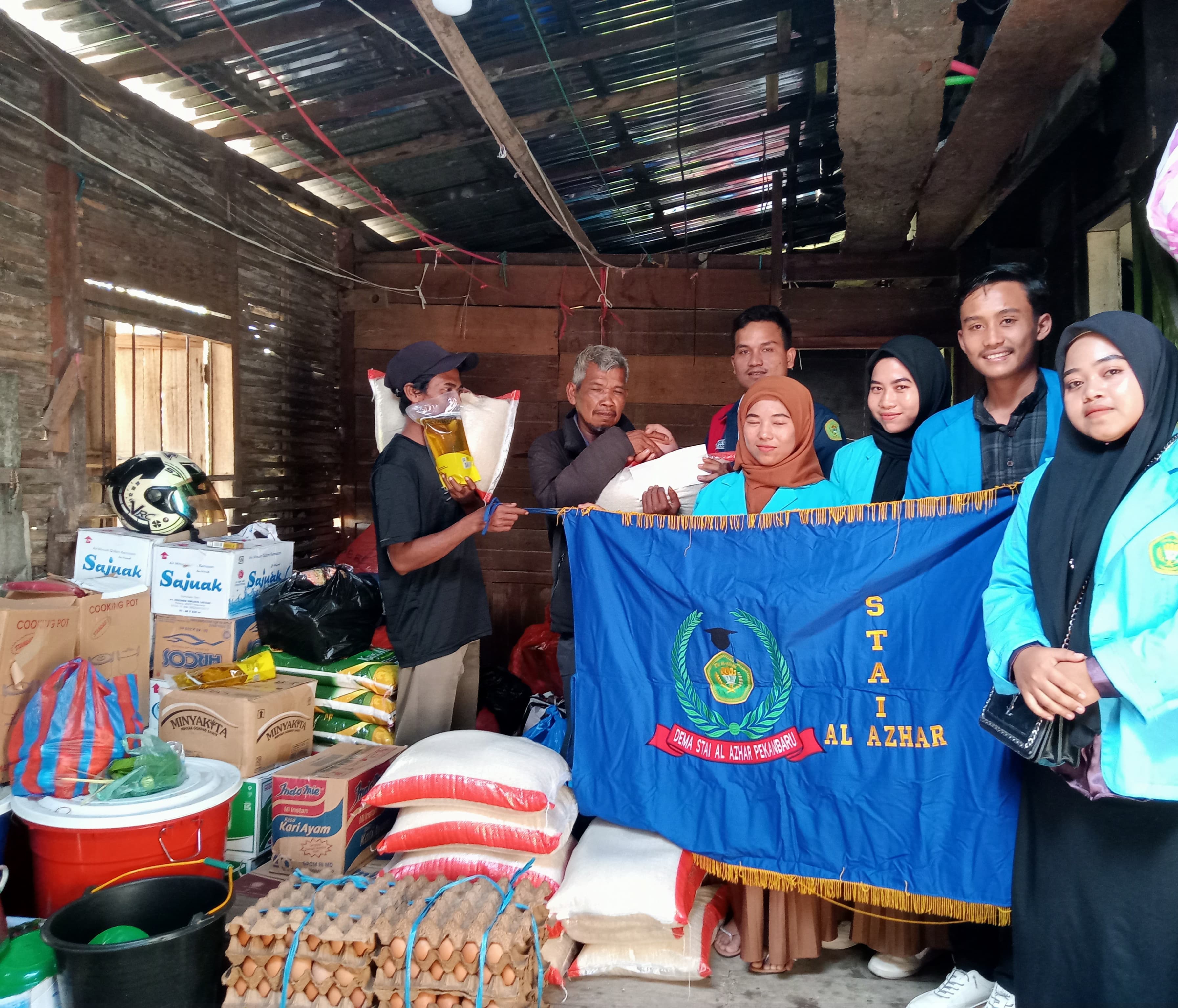Dewan Eksekutif Mahasiswa (DEMA) STAI AL AZHAR PEKANBARU peduli bencana banjir bandang kabupaten Agam-Sumatera Barat