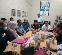 Jadi Atensi, Kejari Pelalawan Temui 34 Korban Penipuan SK Honorer Oleh Oknum PNS Disdikbud Pelalawan
