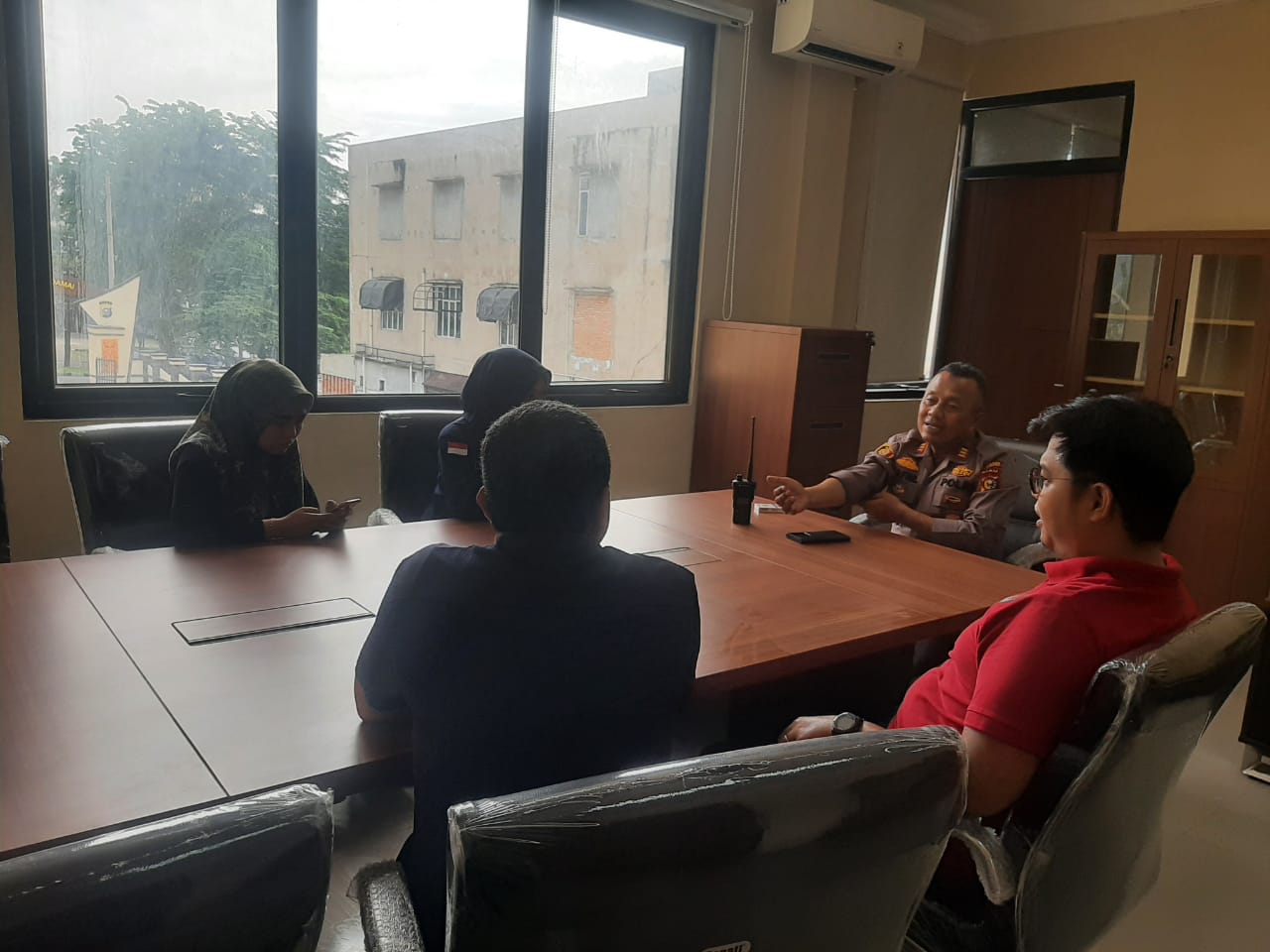 Kegiatan Silahturahmi Anggota Panitia Pemilihan Kecamatan ( PPK ) Kecamatan Marpoyan Damai Dengan Kapolsek Bukit Raya