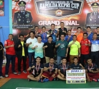 IRJEN POL YAN FITRI HALIMANSYAH KAPOLDA KEPRI TUTUP TURNAMEN BADMINTON DALAM RANGKA HARI BHAYANGKARA KE-78