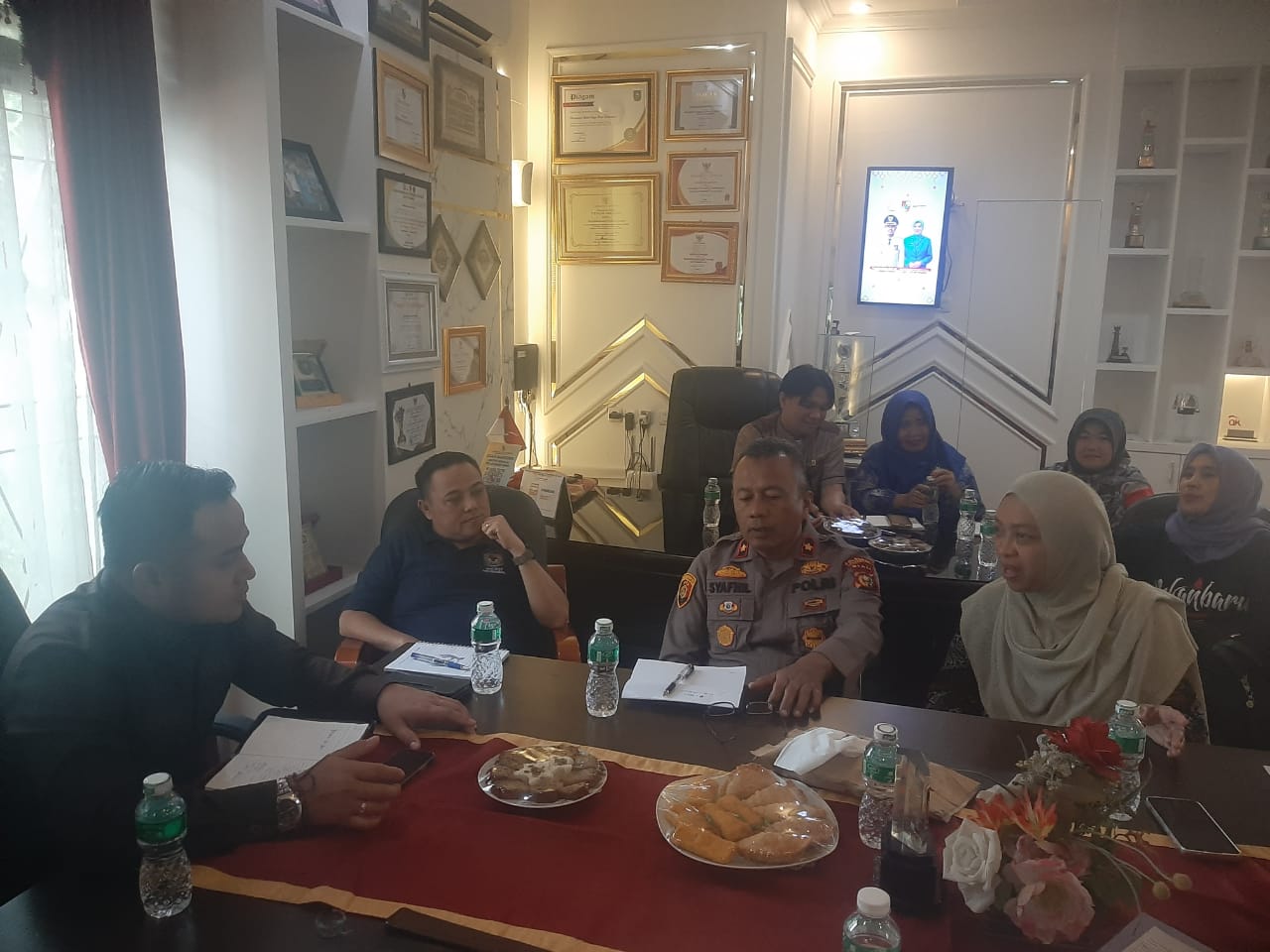 Kapolsek Bukit Raya Hadiri Kegiatan Rapat Forkopicam Bukit Raya Dalam Rangka Persiapan Pelaksanaan Pekan Imunisasi Nasional Tahun 2024