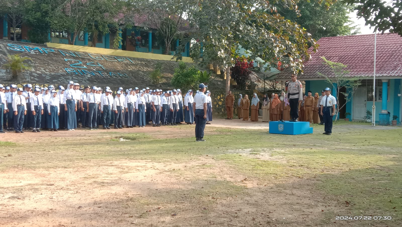 Polisi Jadi Inspektur Upacara di Sekolah, Tanamkan jiwa Nasionalisme, Patriotisme, serta sikap Patuh Hukum