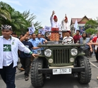 Ulama Pandu Jalan dan Arah Umara, Beredar Photo UAS Momen Hantarkan Cagub Bermarwah ke KPU