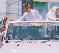 Diarak Ribuan Masyarakat, Calon Wali Kota dan Wakil Walikota Pekanbaru Muflihun-Ade Hartati Resmi Mendaftar Ke KPU