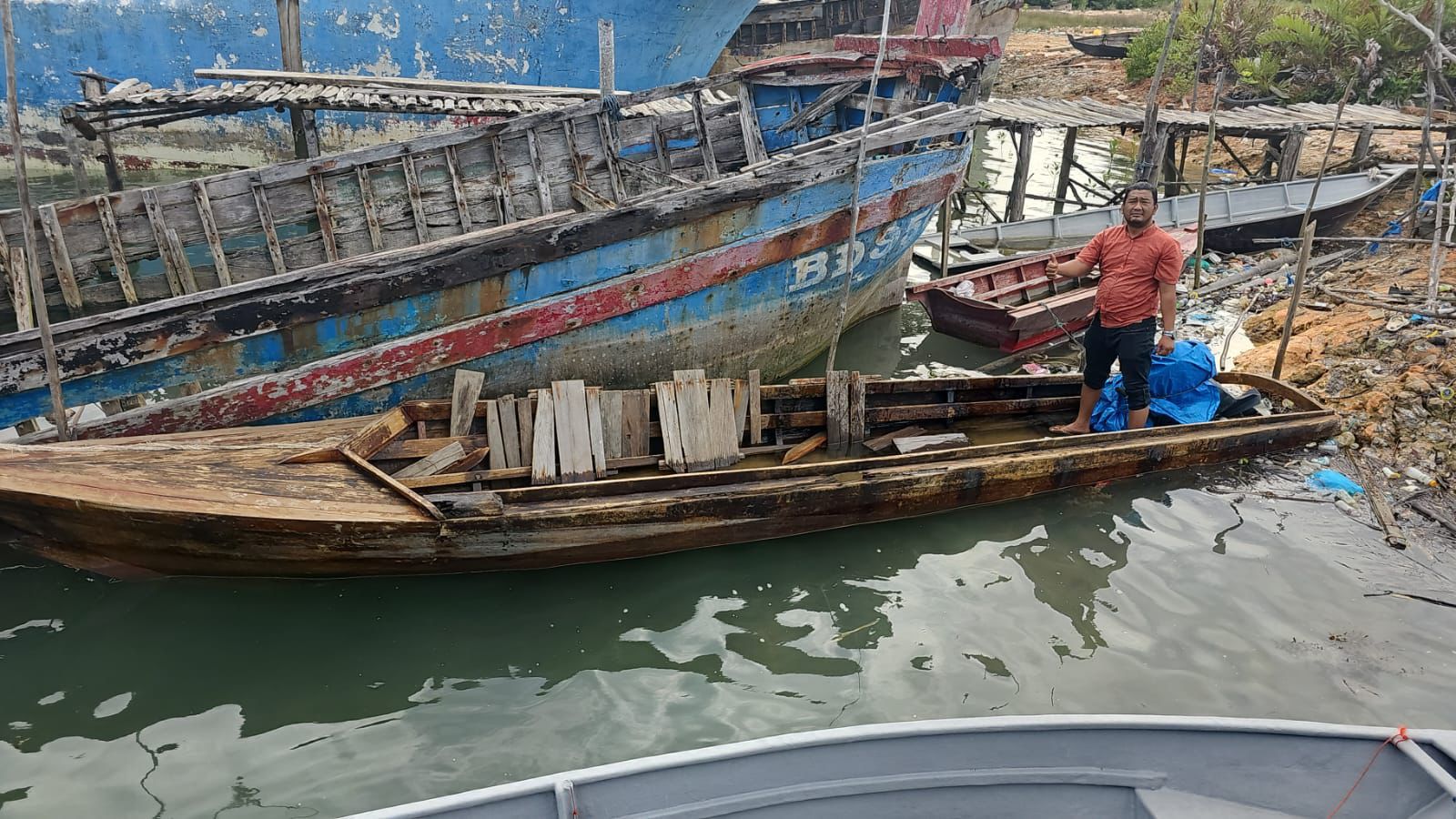 DITPOLAIRUD POLDA KEPRI BERHASIL MENGAMANKAN PELAKU PENGANGKUTAN NIAGA BBM BERUPA MINYAK TANAH YANG BERSUBSIDI PEMERINTAH