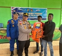 Kapolsek Rupat Dampingi Perwakilan Ditpolairud Polda Riau Dalam Kegiatan Sambang Nusa di Pulau Terluar