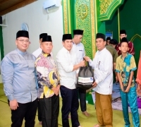 Safari Ramadhan di Sei Tarap Kampa, Wakili Bupati Kampar, Pj Sekda Kampar Ajak Masyarakat Perkuat Kepedulian Sosial dan Semangat Berbagi
