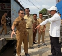Bupati Zukri Turun Tangan, Drainase Tersumbat di Pangkalan Kerinci Langsung Dibongkar