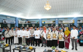 Plt Dirut BRK Syariah Dampingi Plt Gubri Lepas JCH Riau di Batam