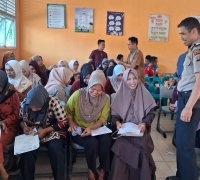 Polsek Rupat Sampaikan Program Ketahanan Pangan dalam Pertemuan Wali Siswa SMP
