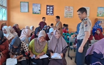 Polsek Rupat Sampaikan Program Ketahanan Pangan dalam Pertemuan Wali Siswa SMP