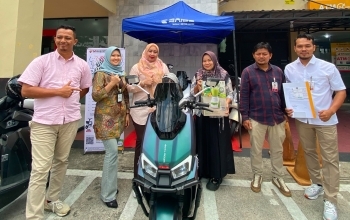 ASN P3K Kementerian Sosial di Bengkalis Bawa Pulang Sepeda Listrik dari Program Bedelau BRK Syariah