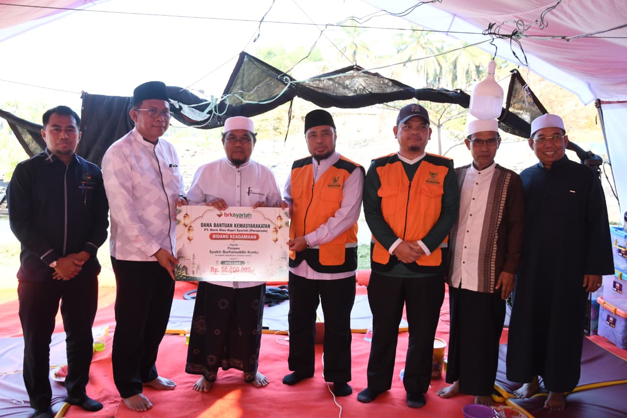 Bersempena HUT Ke-81 RI, BRK Syariah dan UPZ Salurkan Bantuan Untuk Ponpes Syekh Burhanuddin Kuntu Pascakebakaran